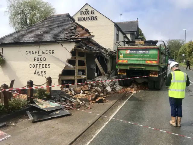 Lorry crashes into pub