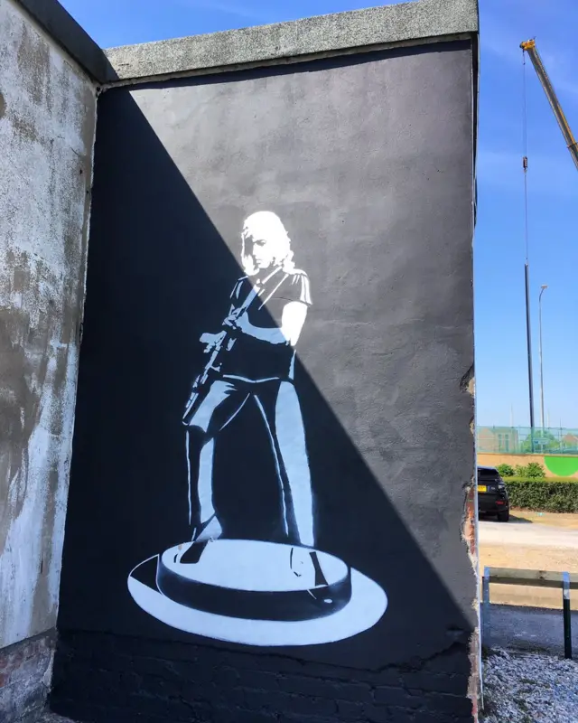 Stencil style graffiti of Mick Ronson