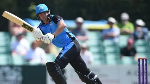 Tom Fell in action for Worcestershire