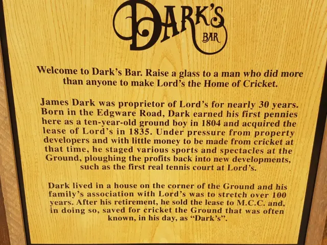 Dark's Bar