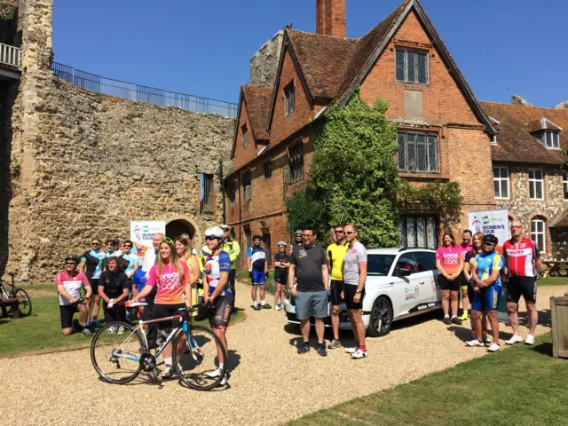 Media and supporters on the preview ride for the 2018  Women's Tour