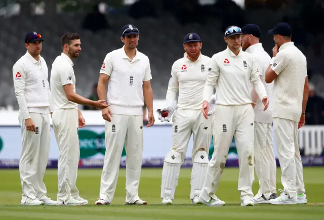 Joe Root of England and team mates consider a review