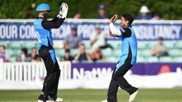 Worcestershire celebrating a wicket