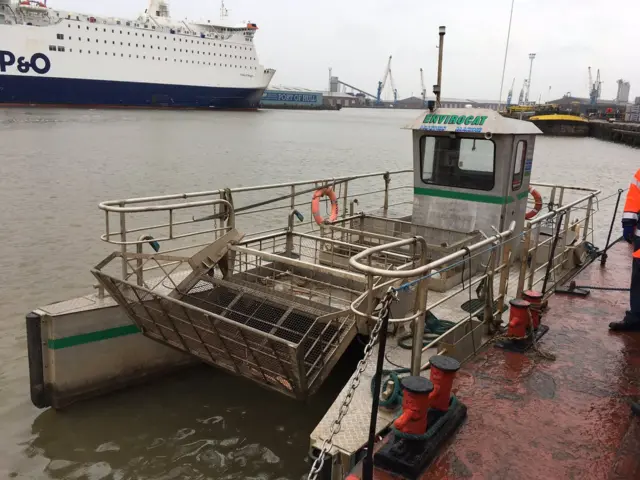 Litter picker boat