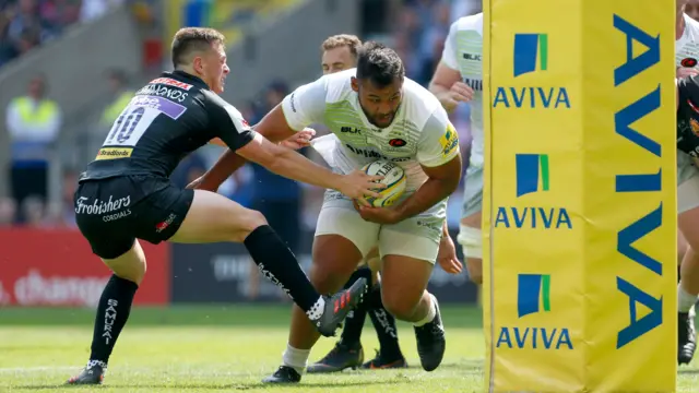 Billy Vunipola beats Joe Simmonds to score the opening Try for Saracens