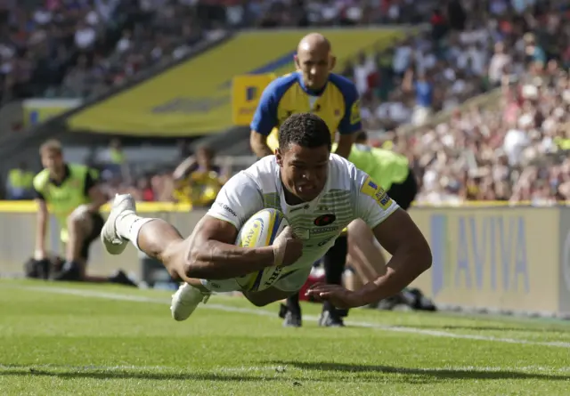 Nathan Earle scores Saracens' fourth try