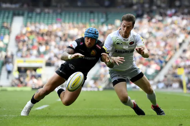 Jack Nowell of Exeter Chiefs and Chris Wyles of Saracens compete for the ball