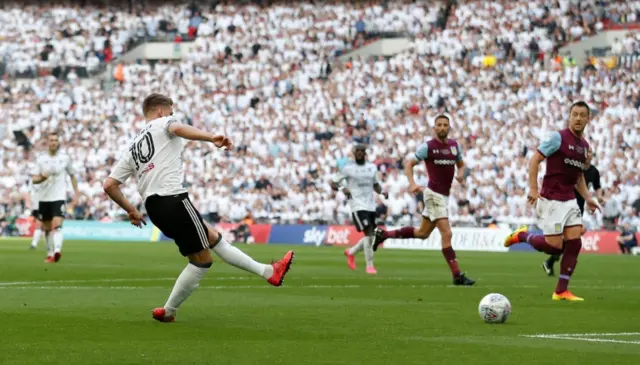 Tom Cairney scores