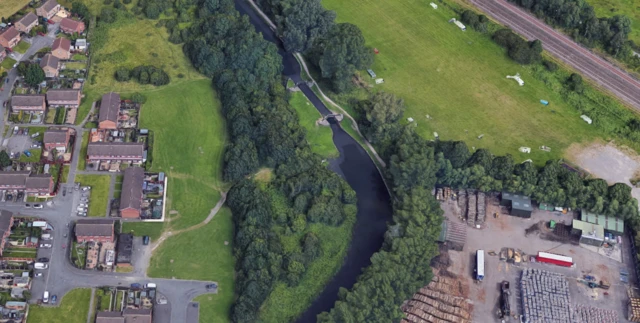 Canal path near Rodney Way