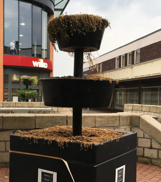 Beeston flower pots