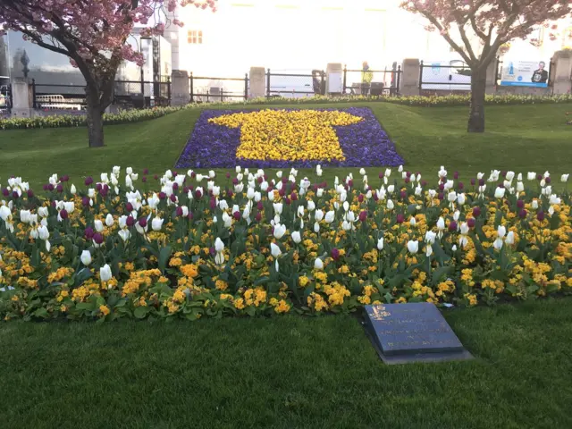 Barnsley start line flowers