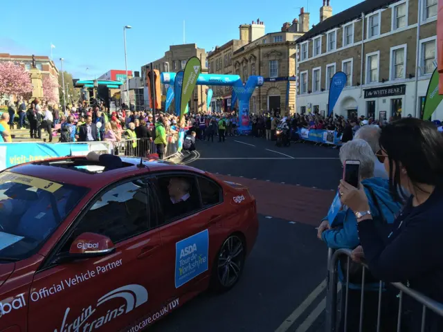 Women's race starts in Barnsley