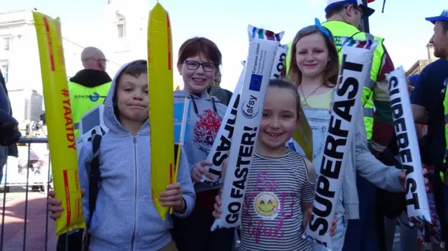 Young fans at the start line