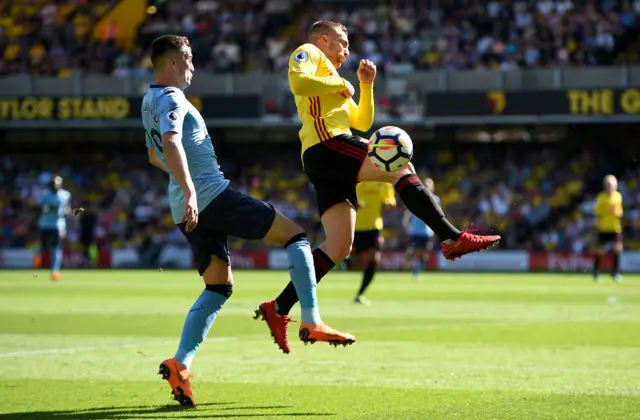 Newcastle United"s Javier Manquillo (left) and Watford"s Gerard Deulofeu
