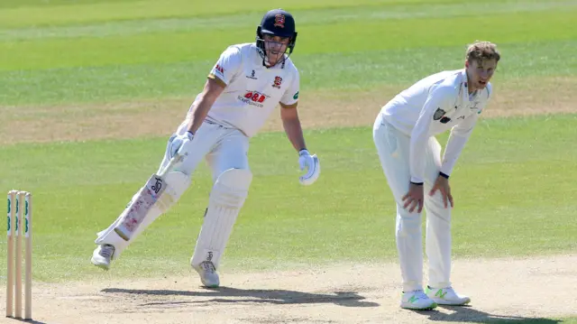 Dan Lawrence and Joe Root