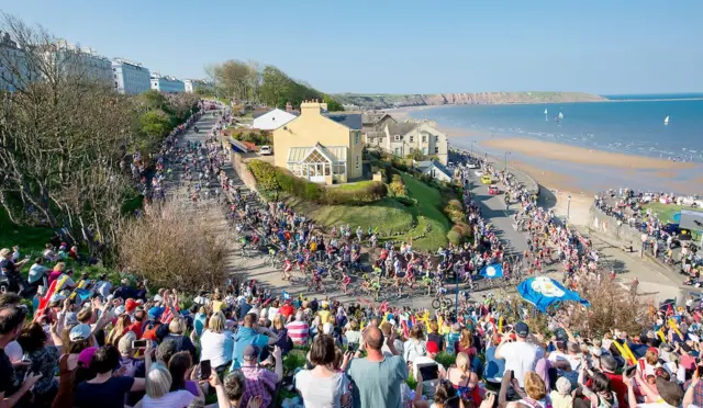 Crowds watch Tour de Yorkshire in Scarborough