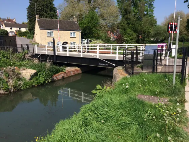 Chestnut Lane Bridge