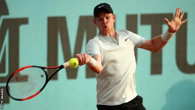 Kyle Edmund hitting the ball