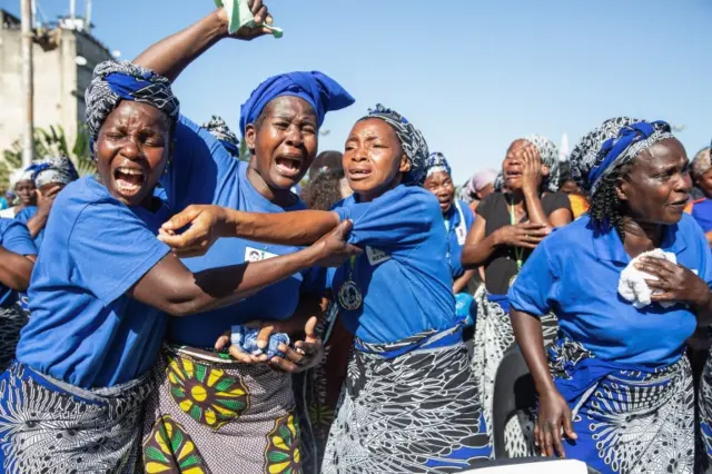 People mourn during the funeral ceremony for former President of the Mozambican National Resistance (RENAMO) Afonso Dhlakama in the city of Beira, Mozambique, 09 May 2018.