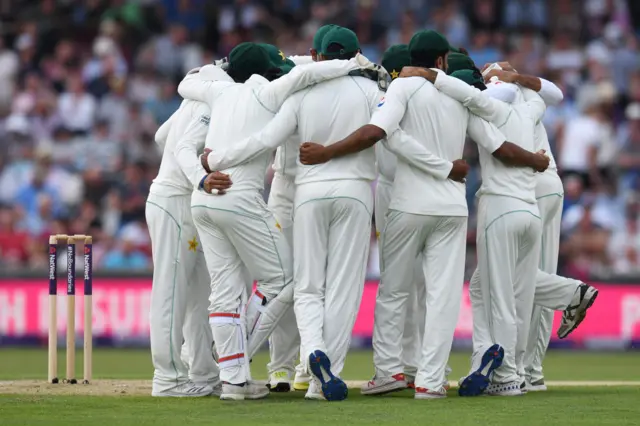 Pakistan huddle