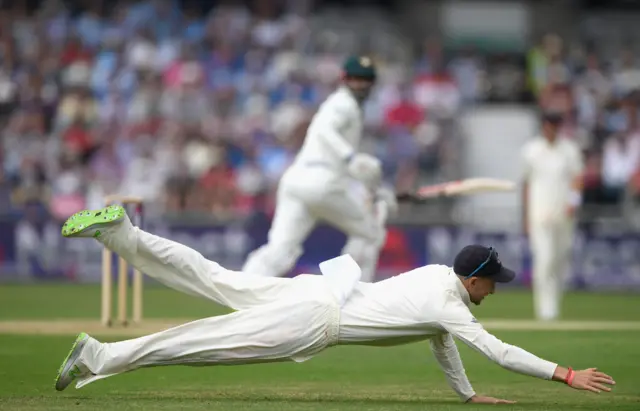 Shadab Khan guides through third man for four