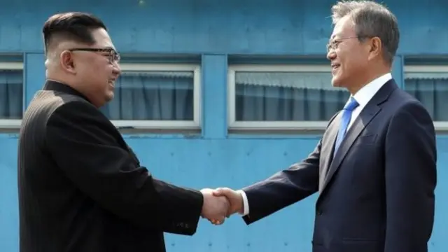 Kim Jong-un shaking hands with South Korean president Moon Jae-in