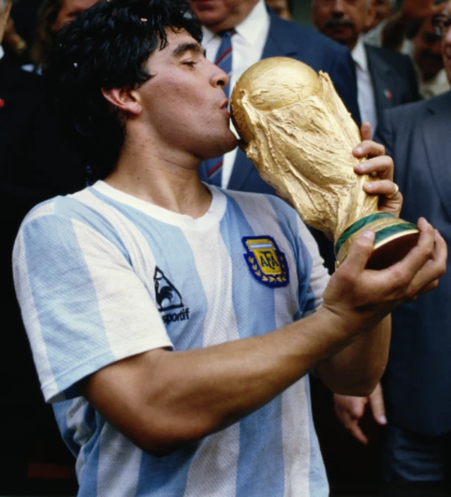 Diego Maradona kisses the World Cup in 1986