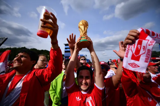 Peru fans