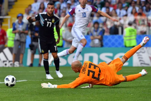 Nicolas Otamendi Willy Caballero