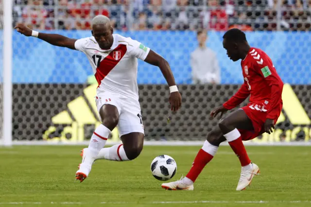 Luis Advincula Pione Sisto