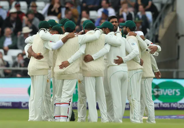 Pakistan huddle