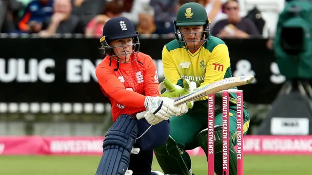 Tammy Beaumont sweeps