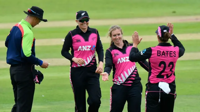 New Zealand celebrate dismissing Mignon Du Preez