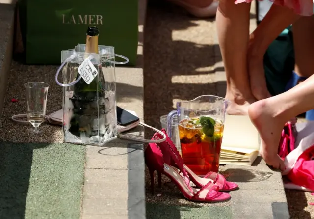 Drinks on the steps at Ascot