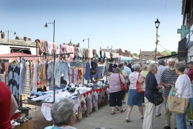 Thirsk Market busy with traders and customers