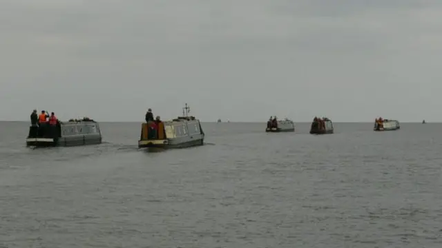 narrow boats on wash