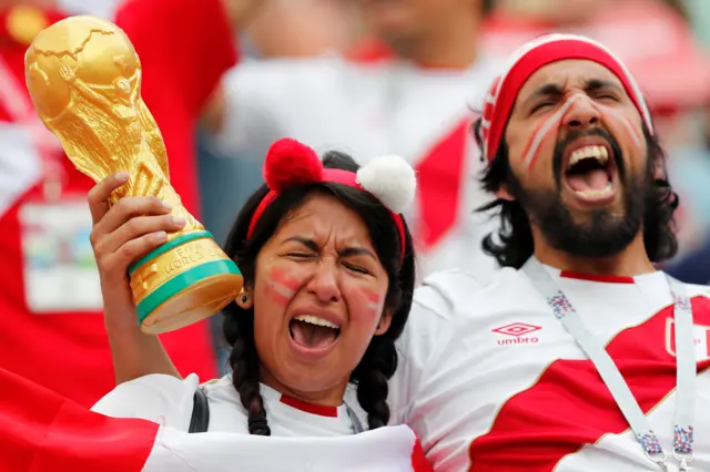 Peru fans