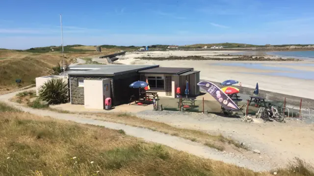 Kiosk at L'Ancresse east