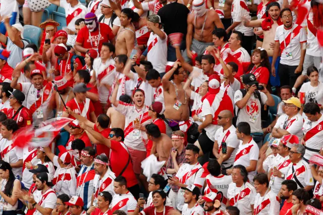 Peru fans