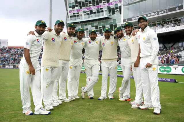 Pakistan team huddle