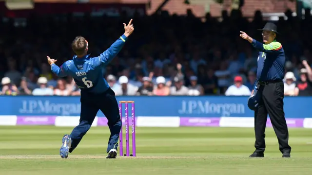 Joe Denly successfully appeals for the wicket of Joe Weatherley