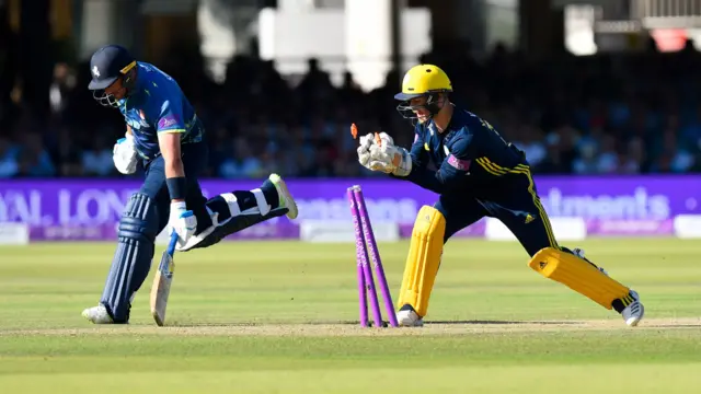 Darren Stevens survives run-out shout