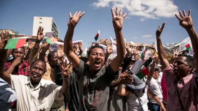 Protestors gesture during a demonstration organised by opposition deputies calling for the resignation of the president in Antananarivo - April 2018