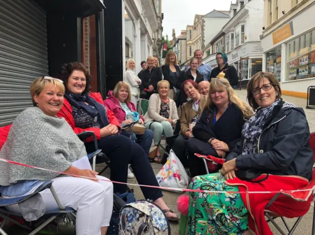 Queue for Poldark