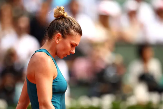 Simona Halep dejected