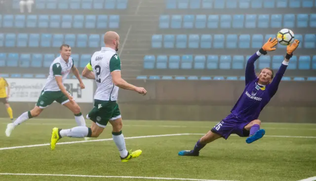 David Gray levels for Hibs in rainy Toftir