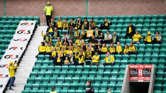 A small band of Runavik fans made the trip to Easter Road last week