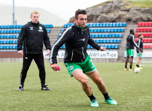 Neil Lennon keeps and eye on John McGinn in training