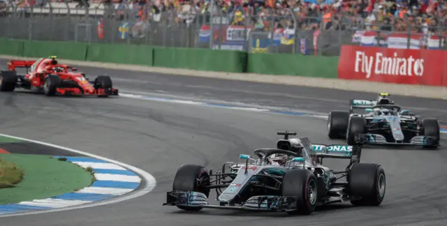 Mercedes 1 -2