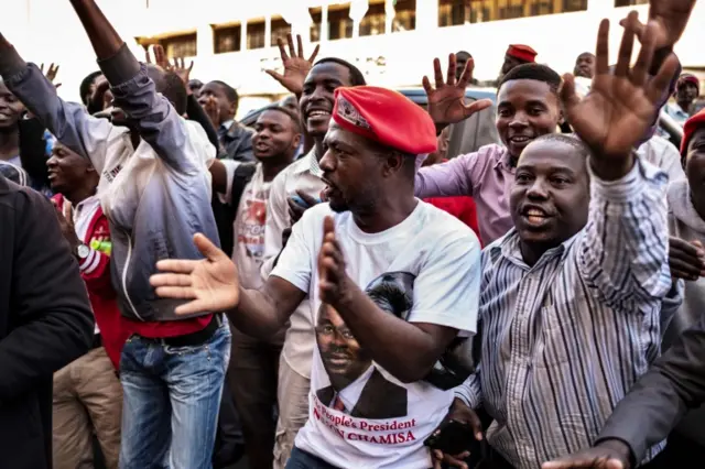 Supporters of Nelson Chamisa, the presidential candidate for the Zimbabwe opposition party MDC Alliance gather in support of their leader in Harare, on July 25, 2018.